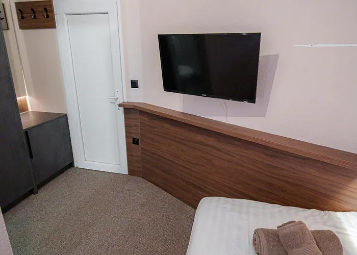 Prenociste Binta Вране