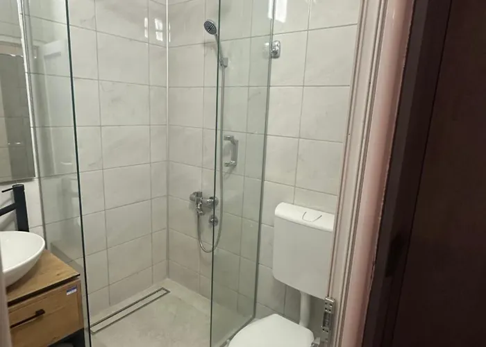 Prenociste Binta Хостел *